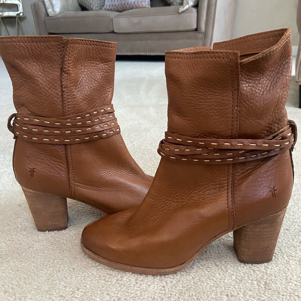 FRYE Brown Leather boots. GORGEOUS!